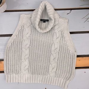 Kendall & Kylie Women’s Cableknit Sleeveless Turtleneck Crop  Sweater Size Small